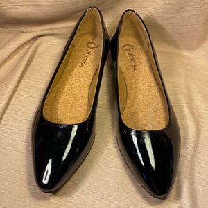 NWOT Ahimsa point toe cork footbed flats 2